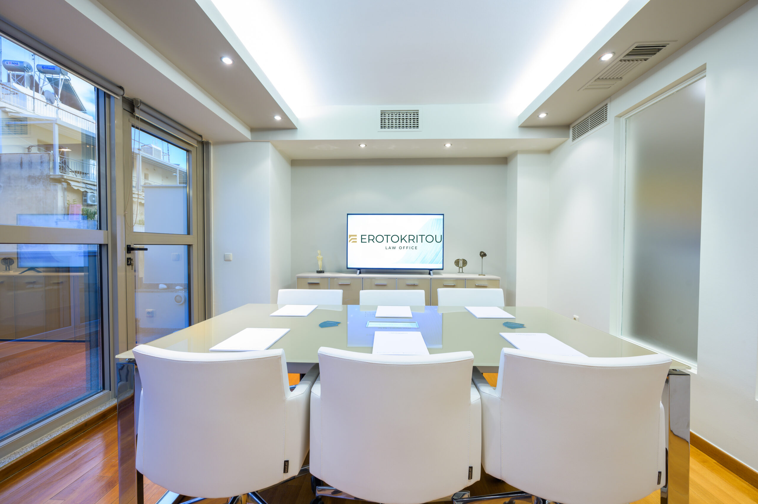 Ερωτοκρίτου & Συνεργάτες - Δικηγορικό Γραφείο αίθουσα συνεδριάσεων